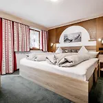 Altes Holzhaus * Sölden